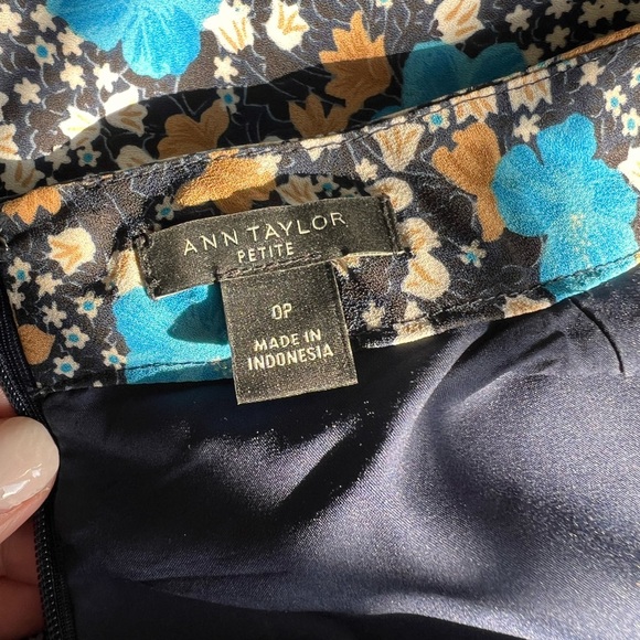 Ann Taylor Blue Floral Print Blousy Sleeve Midi Dress - 0 Petite - Picture 4 of 5